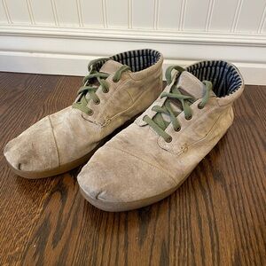 Toms Men's Tan Sneakers with Green Laces